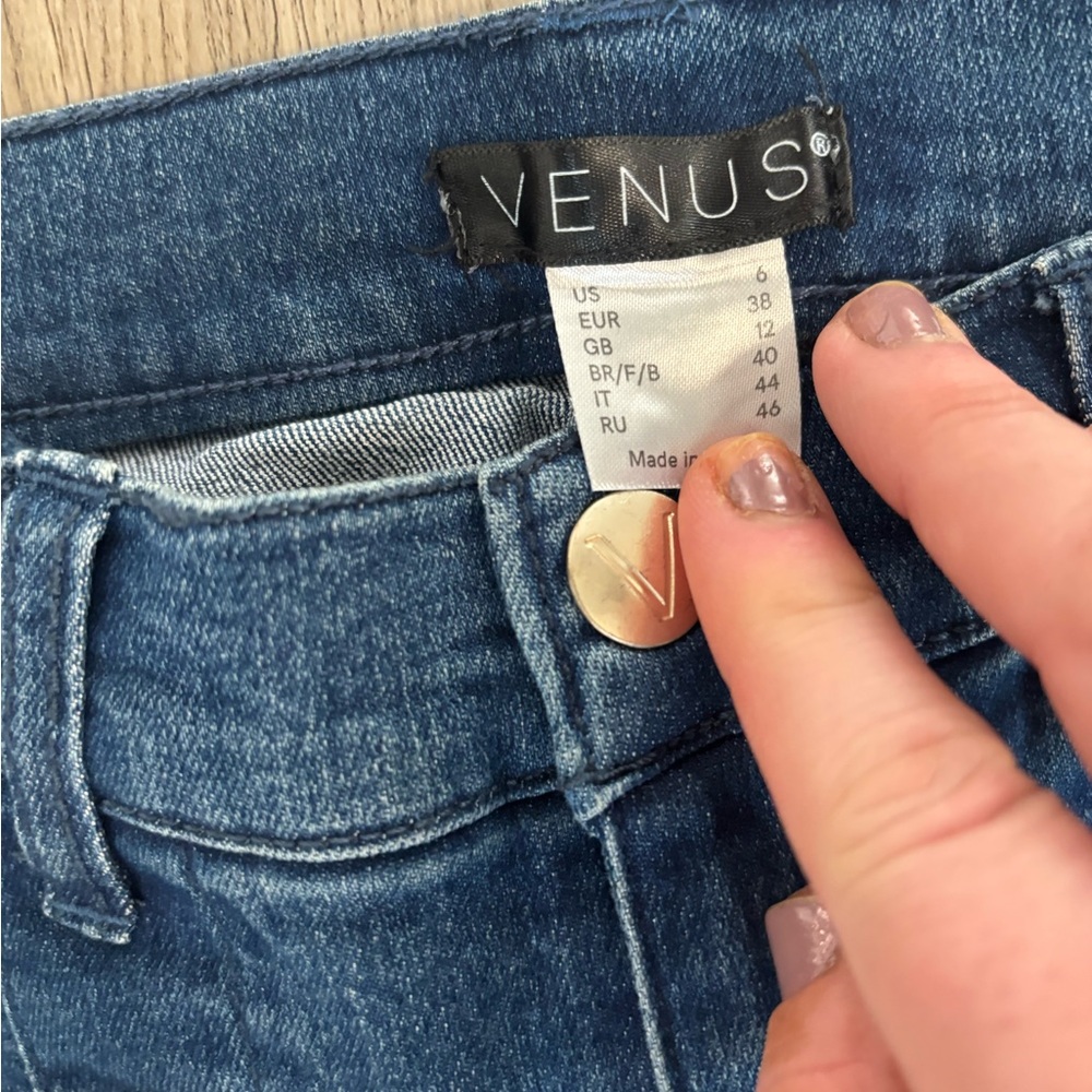 VENUS Dark Blue Straight Leg Jeans with Gold Button Detail Size 6 NWOT - Picture 4 of 9